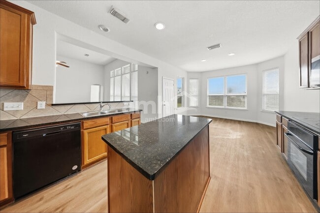1402 Chandler Cove