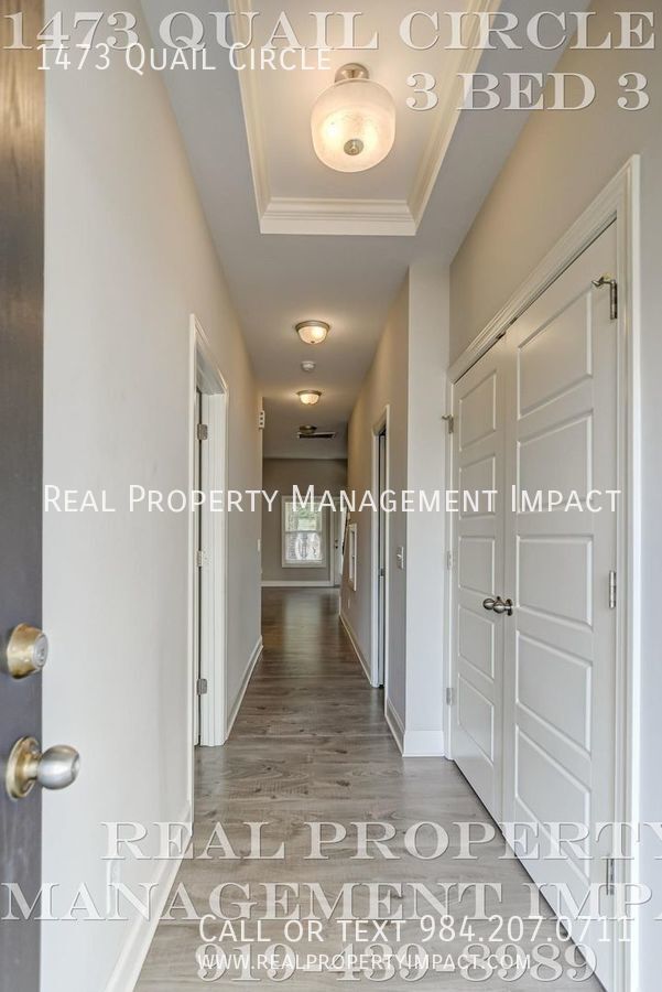 Photo - Modern 3-bedroom 3 bath end townhome in Cr...