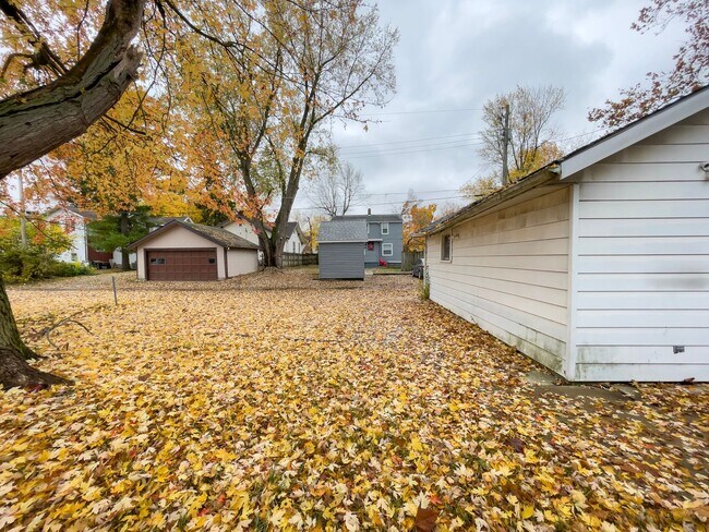 Photo - PRELEASING for AUGUST! Close to Campus