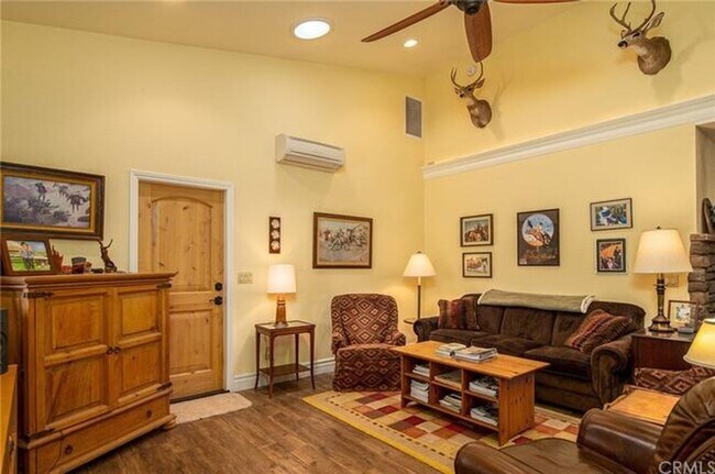 Photo - Sierra Ranch w/Lake