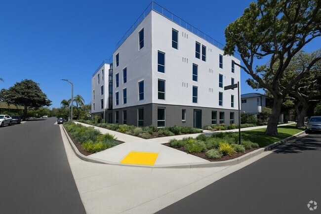 Building Photo - 1503 E Venice Blvd Rental