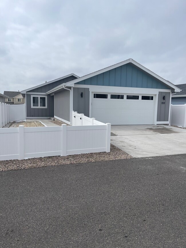 Garaje (Trasero) - 4723 Van Buren Ave