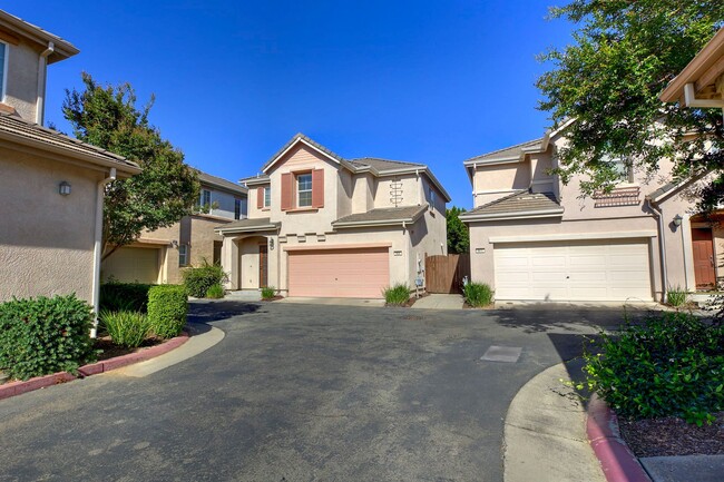 Photo - Experience the Best of Lincoln Crossing Living!