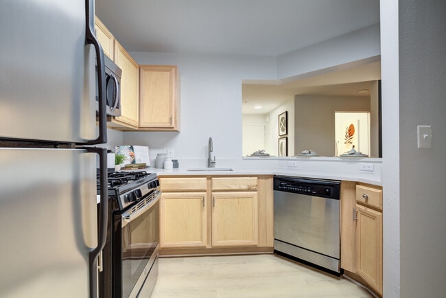 kitchen - J Harbor Park at North Point