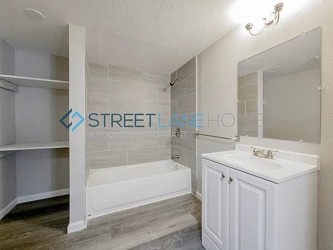 Photo - 2140 Miracle Ave