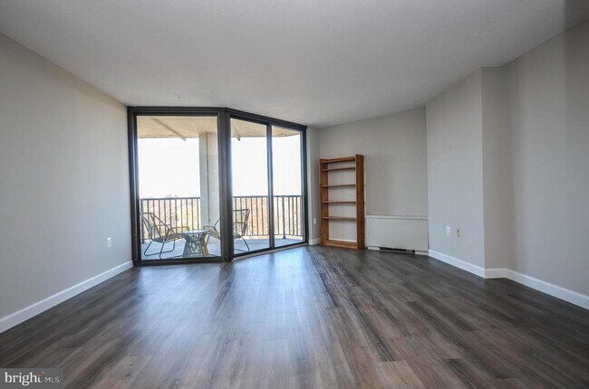 Building Photo - 4242 East-West Hwy Unit 911