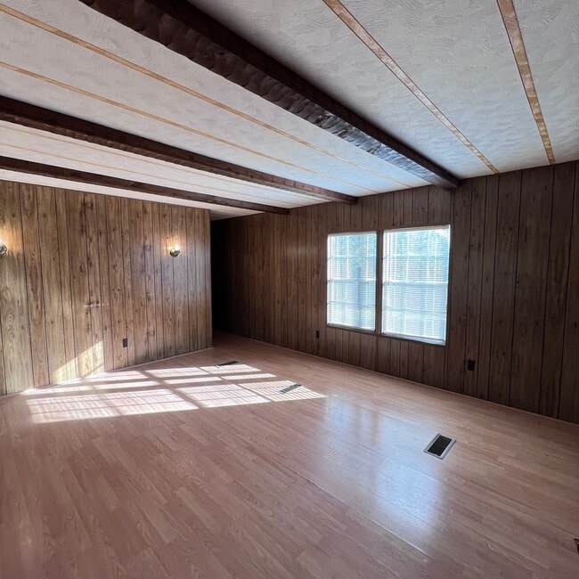 Photo - 282 Pete Martin Dr