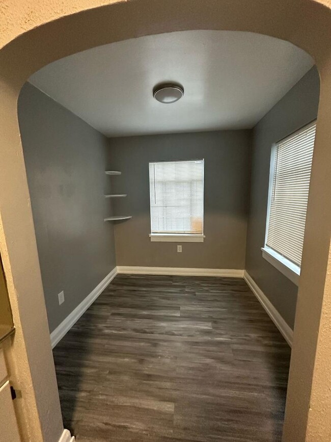 Building Photo - 915 Ketcham Ave Rental
