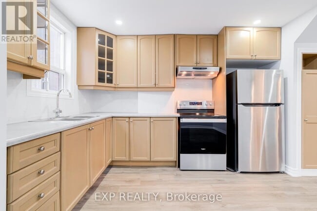 Photo - 384 Oakwood Ave