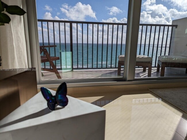 Building Photo - 9273 Collins Ave Unit 1004 Rental