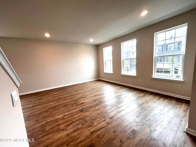 Photo - 18 Rothbury Ct