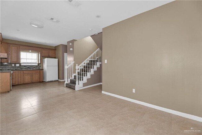 Photo - 2102 Kimberly Ln Unit 2102 #4
