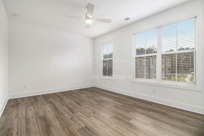 Photo - 205 Firefly Cir