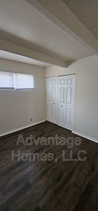 Photo - 824 N 70th St