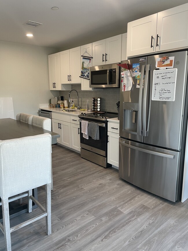 Building Photo - 200 Old Colony Ave Unit 508