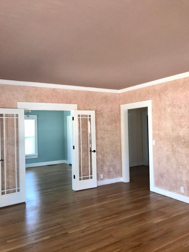 Photo - 4 Bedroom, 2 Bath in Sunset Terrace!