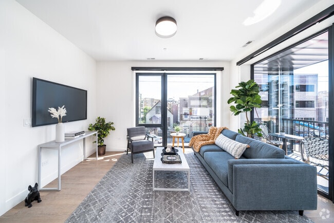 2BR, 2BA - 1,097SF - Living