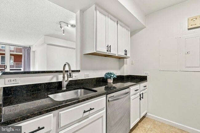 880 N Pollard St Unit 406