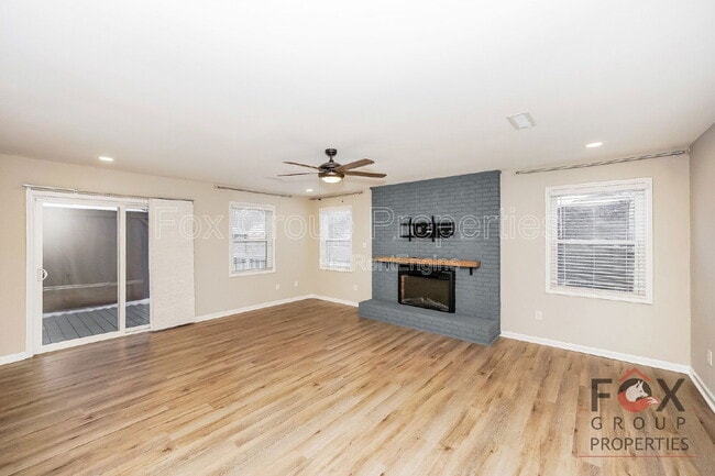 Photo - 305 Camelot Dr