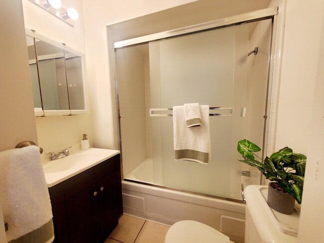 2BR, 1 BA - Bathroom - Glenwood Garden Apartments
