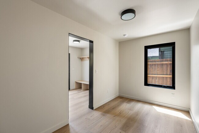 Photo - 315 NW Riverside Blvd