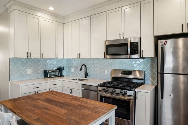 Photo - 596 E 2nd St Unit 3