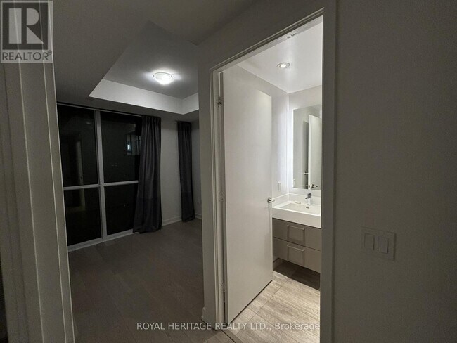 Photo - 1 Yorkville Ave Unit 4501