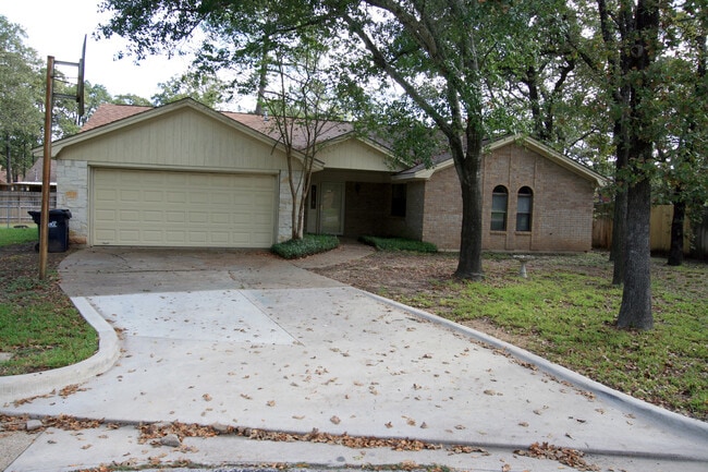 Building Photo - Great 3/2 CS Home in Raintree
