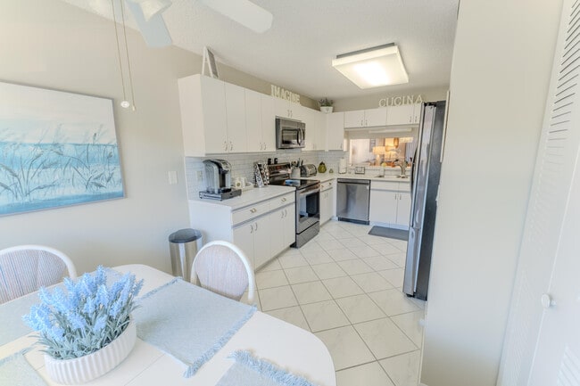 Photo - 4725 Lucerne Lakes Blvd E Unidad 203