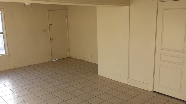 Livingroom - 1304 Junipero Ave