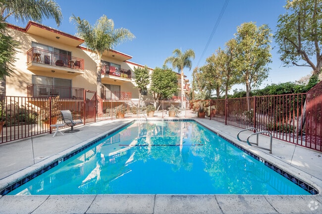 Piscina - 3320 Redondo Beach Blvd.