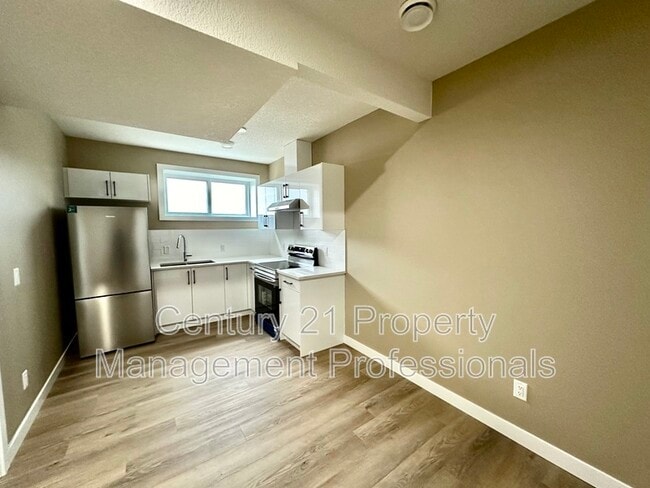 Photo - 19135 29 Ave NW Unit Lower