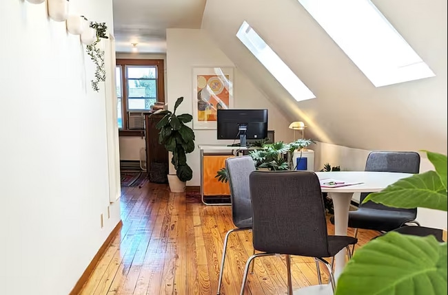 Building Photo - 509 E Wilson St Unit Upper Rental