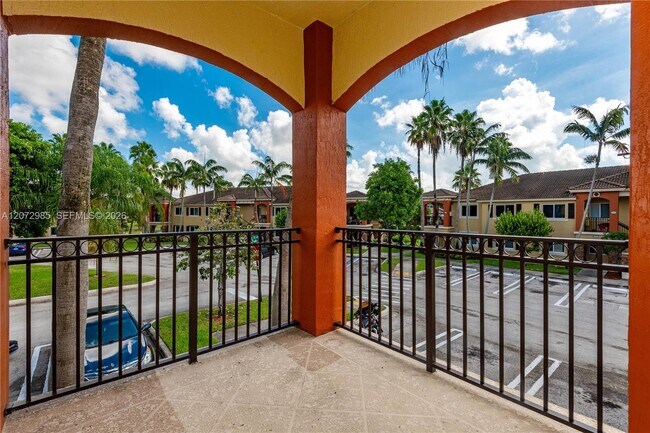 3390 NE 10th St Unit 201