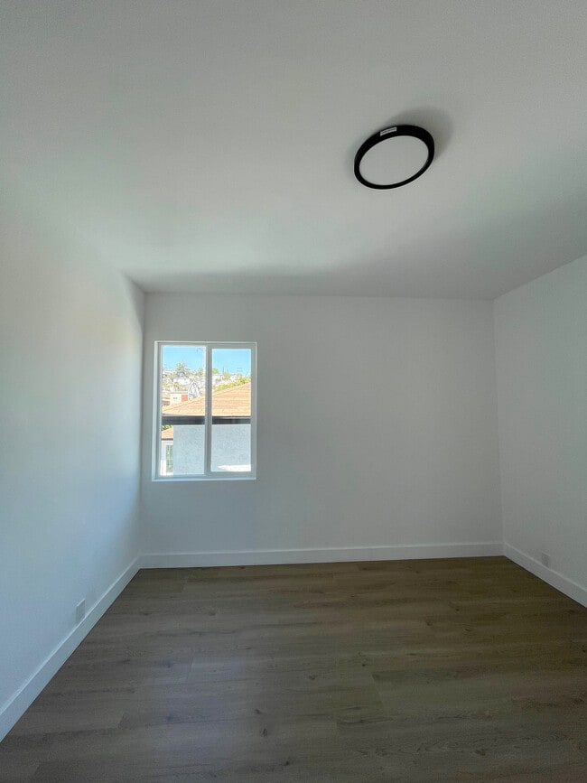 Photo - 955 N Hicks Ave