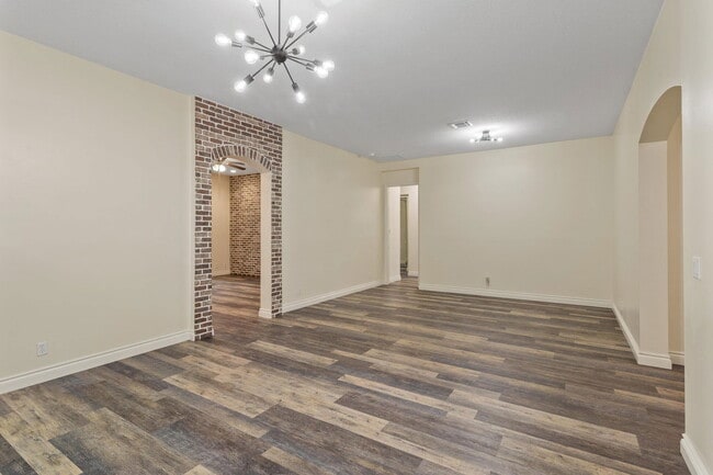 175 NW Willow Grove Ave