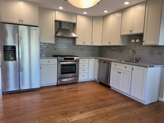 Photo - 1920 E Peachtree Dr