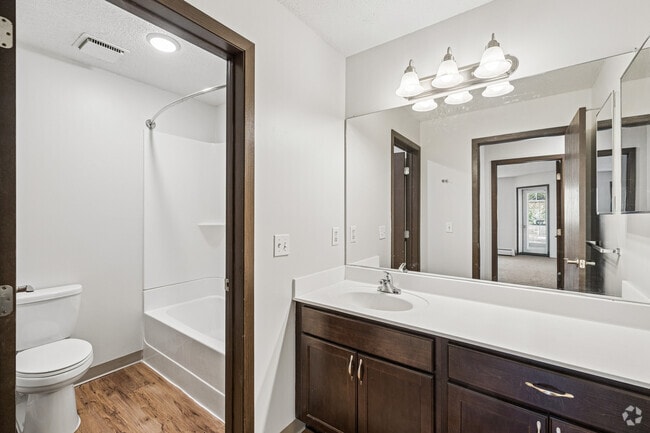 2BR, 1.5BA - 919SF - Second Bathroom