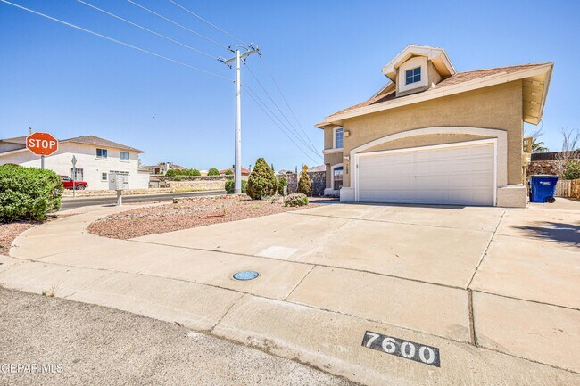 Photo - 7600 Plaza Redonda Dr