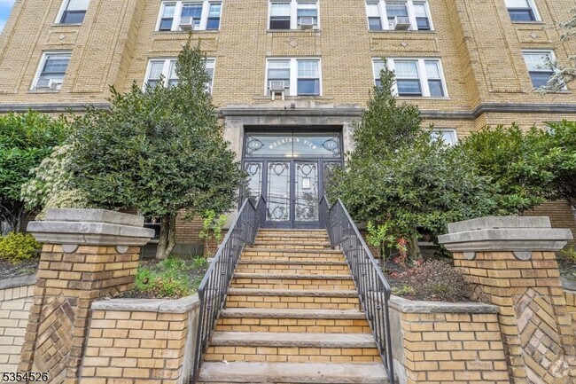 Building Photo - 22 St Lukes Pl Unit 47 Rental
