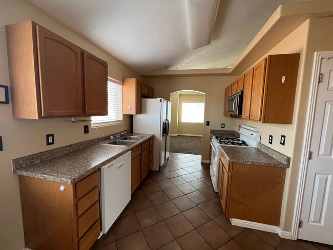 Photo - 3 Bedroom 2 bath with Garage