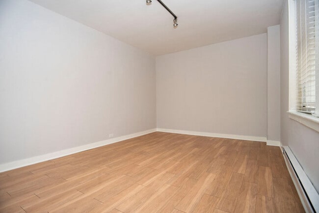 Photo - 517 W Belmont Ave