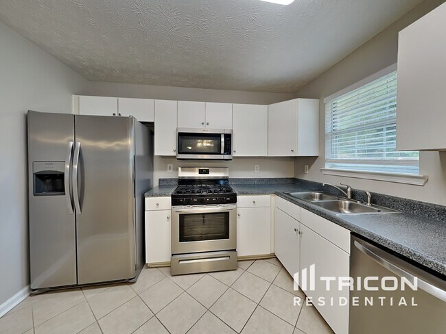 Photo - 717 Overlook Crest