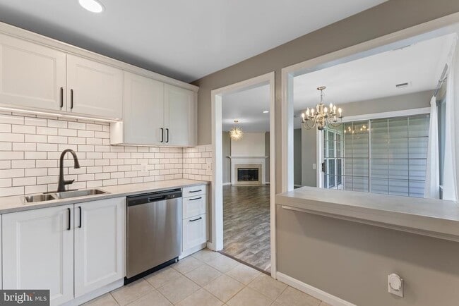 Building Photo - 8244 Catbird Cir Unit 101