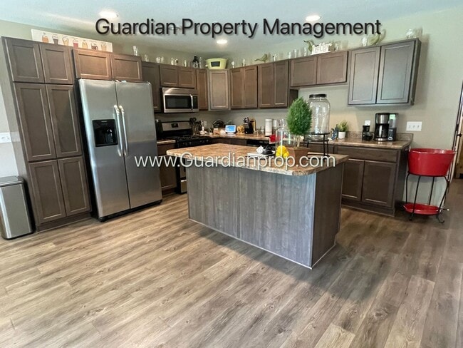 Photo - Lakeville Town Home, 2 Car Garage, Laundry, 2.5 Baths, Video Walk Through