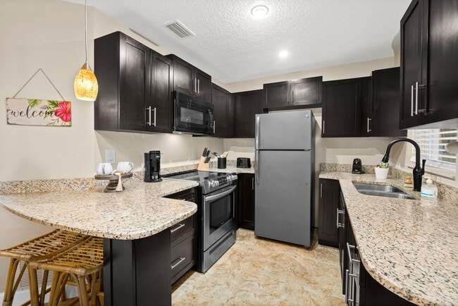 Photo - 1676 Pineapple Ave
