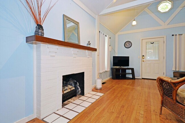 Photo - Charming, Furnished 1 Bed + Loft - Great L...