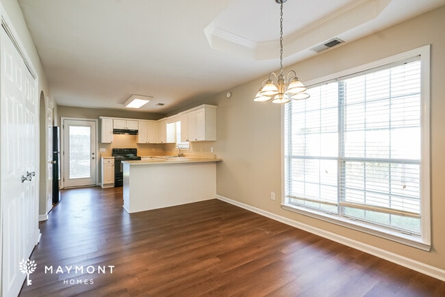 Photo - 376 Walker Way