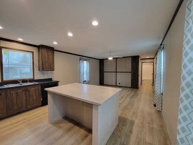 Photo - 855 W Jefferson St