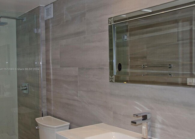 Photo - 2301 COLLINS Ave Unit 912